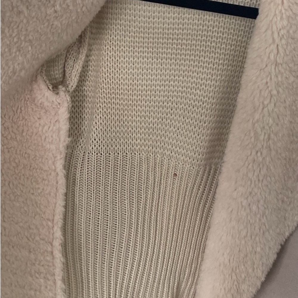 Chelsea & Theodore Faux Fur Wrap Cream Knit - Picture 8 of 16
